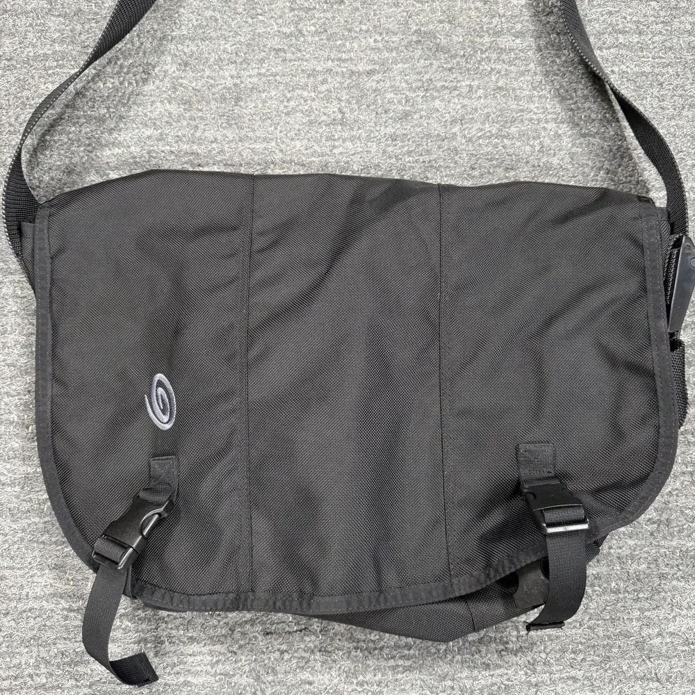 Vintage Timbuk2 Classic Messenger Bag Medium Black Laptop Nylon Lined Biker